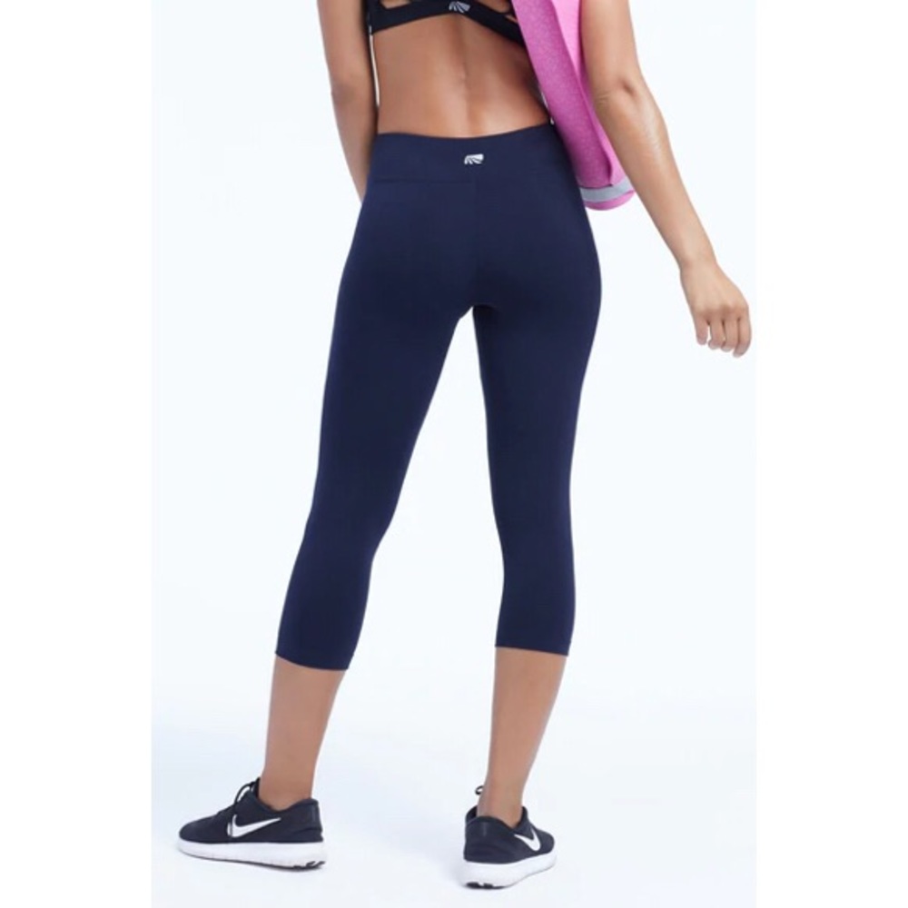 NWOT Marika Midnight Blue Carrie Tummy Control Capri, Sz. S